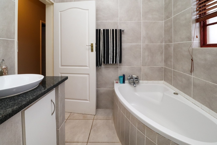 3 Bedroom Property for Sale in Flamwood North West
